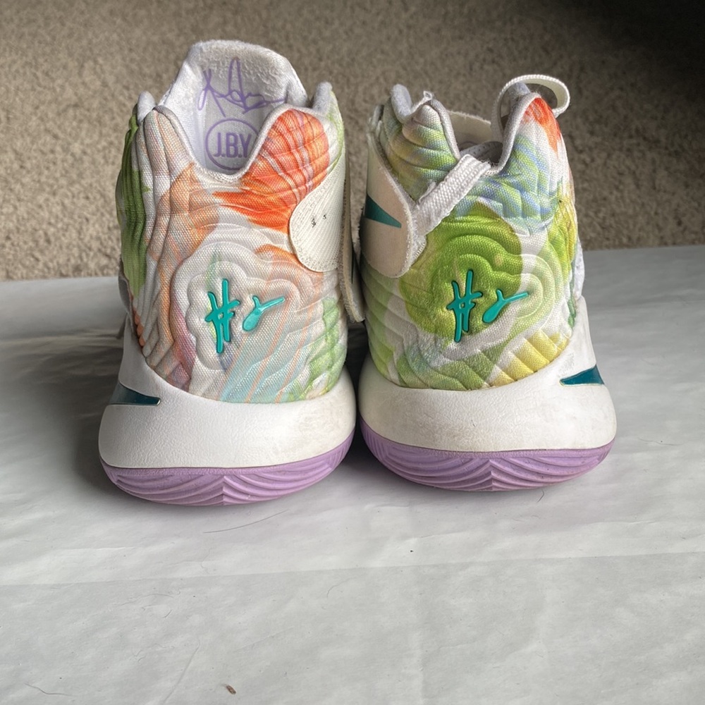 Nike 2016 Easter Collection. Kyrie 2 Hyper Dunk B… - image 2